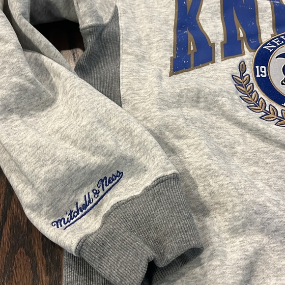 Knicks Women’s Grey and Royal Blue Crewneck Sweatshirt Like New Size Small - Picture 5 of 7